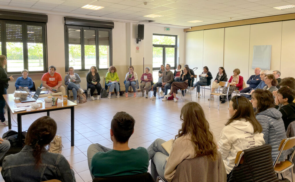 Oratorio "Don Bosco" di Reggio Emilia, aprile 2023. Un momento del percorso di formazione "Li mandò a due a due" per coordinatori di attività pastorali
