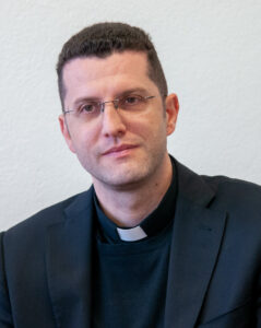 <a href="https://www.diocesi.re.it/persone/presbiteri/andrea-pattuelli/">Pattuelli don Andrea (CSFC)</a>