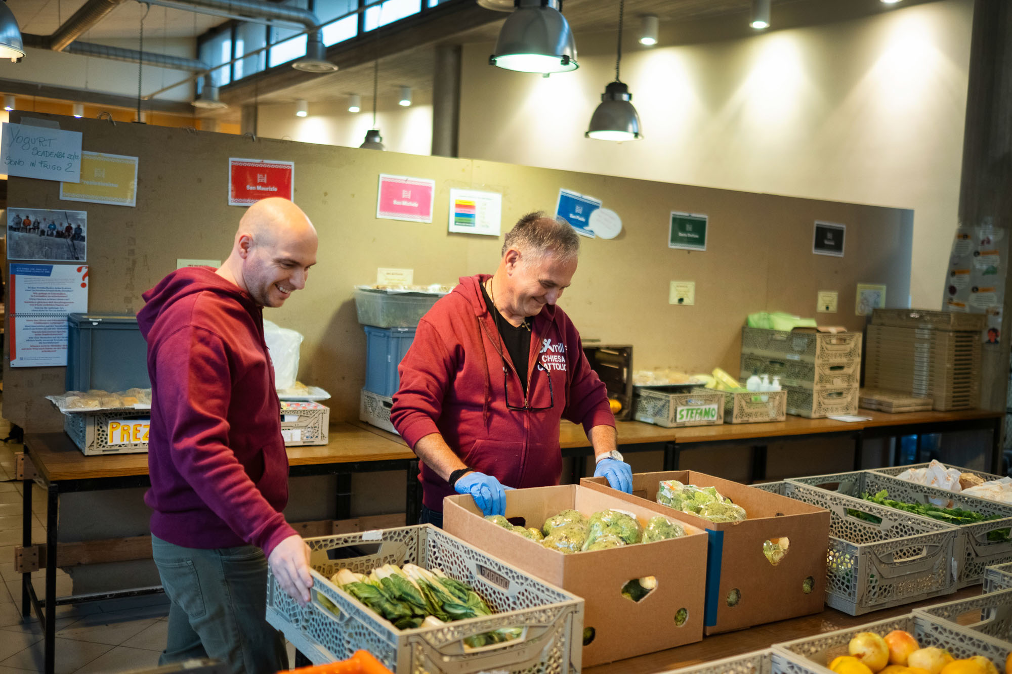 Il magazzino e centro di cottura della Caritas di Reggio Emilia in via Adua. Il centro di cottura prepara i pasti per le mense diffuse della città.